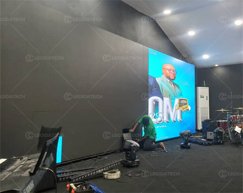 LED spliced screen