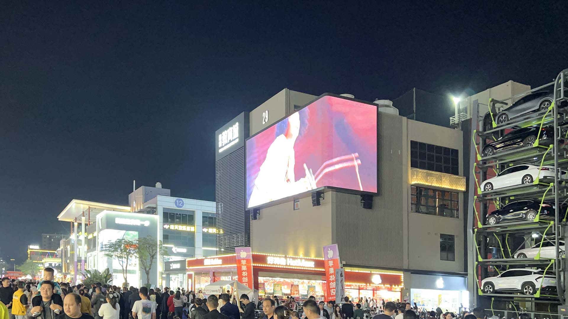 corner-outdoor-LED-advertising-display-for-retail-corners- building