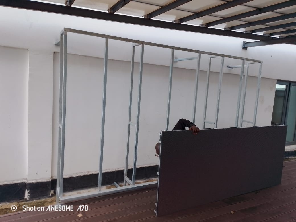 P3.9 Outdoor LED Display Frame Erection