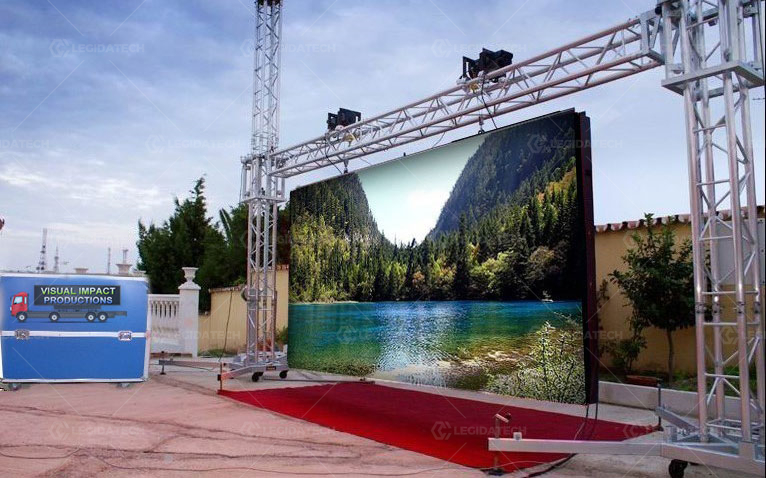 outdoor-led-billboard-installation