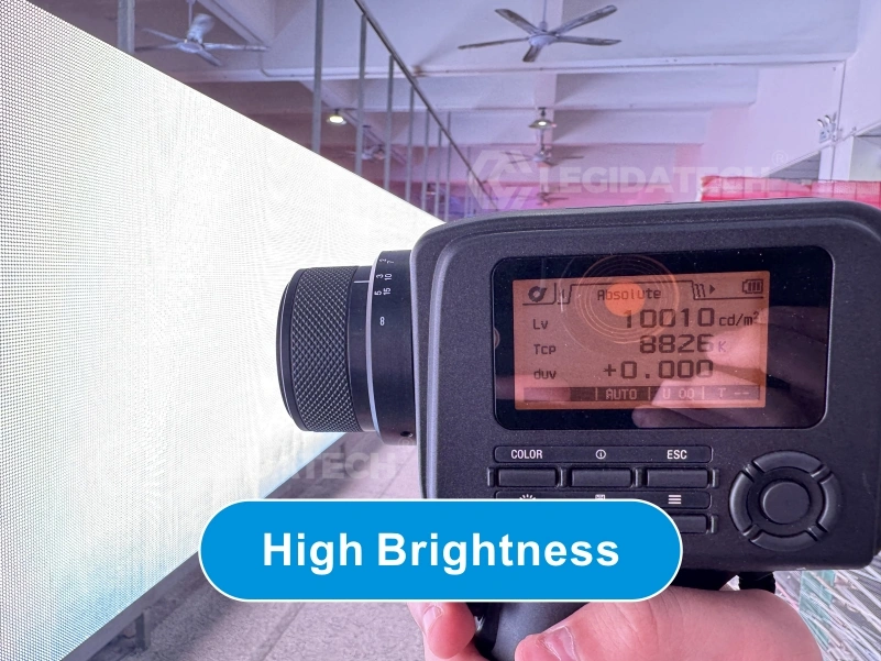 High brightness up to 6000 nits for clear outdoor display