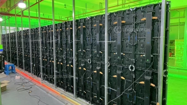 500x500 vs 5001000 Rental LED Display