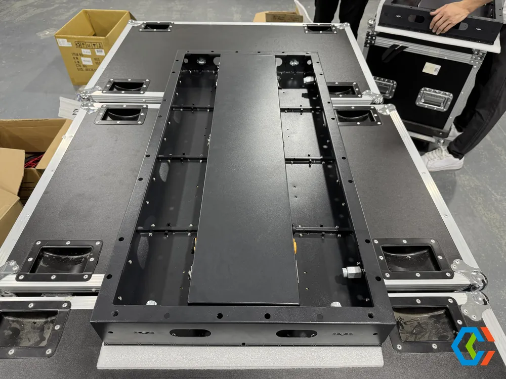 Iron LED cabinet 500x1000mm P2.6 pixel pitch for Gucci store Vietnam project