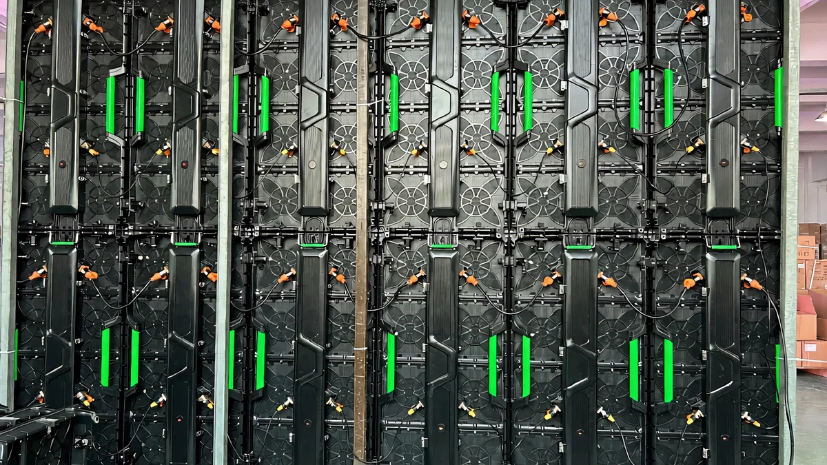 Videowall LED de alquiler para exteriores P4.8 enviado a Dublín, Irlanda.