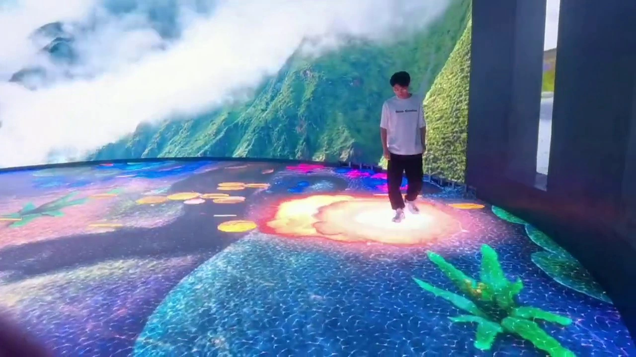 Guiyang commercial plaza interactive floor screen project, 132 square meters at P2.6, visitor triggering ripple content