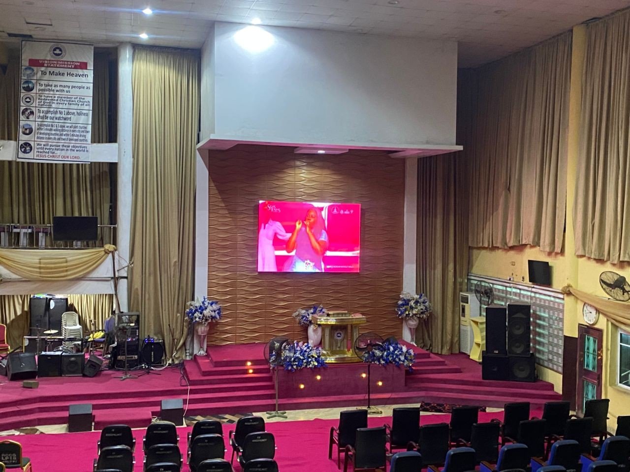 Photo from the project site: wide view of RCCG Jesus Mega Sanctuary in Akowonjo, Lagos with the 2.88 x 1.92 m Ehonor P2.5 LED screen above the altar